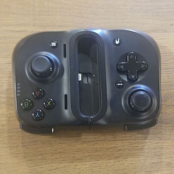 RAZER KISHI FOR IPHONE RZ06-03360100-R3U1 BLACK Gaming Controller - Picture 5 of 7